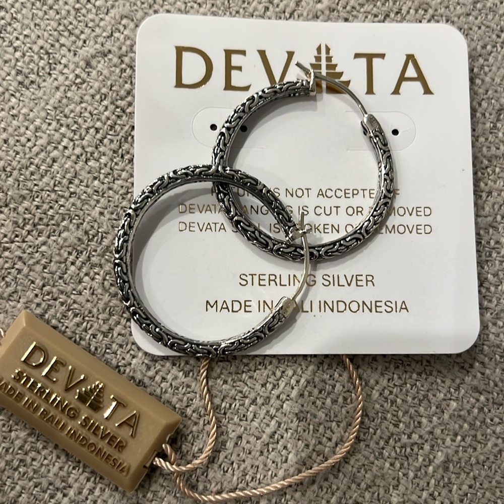 Devata sterling silver engraved hoops